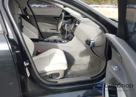 2017 Jaguar Xe 25T Premium из США, поврежденный, VIN SAJAD4BG9HA969703